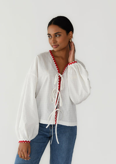 Blouse à nouer avec bordures contrastantes