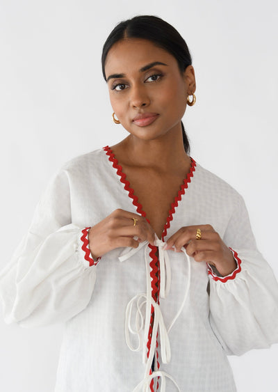 Blouse à nouer avec bordures contrastantes