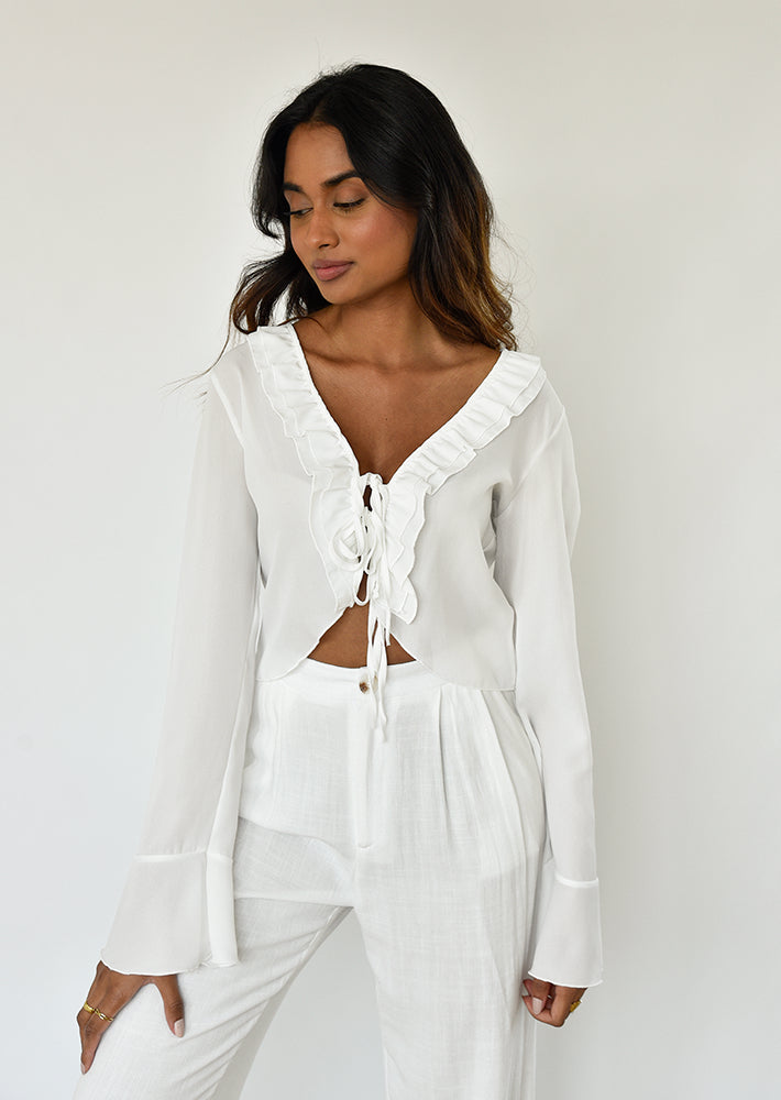 Blouse blanche nouée