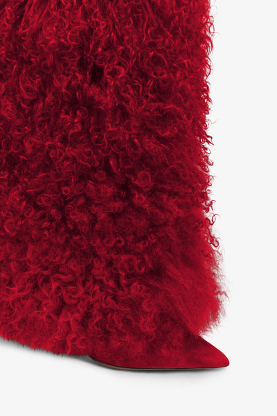 Boots in red faux fur