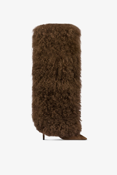 Boots in brown faux fur