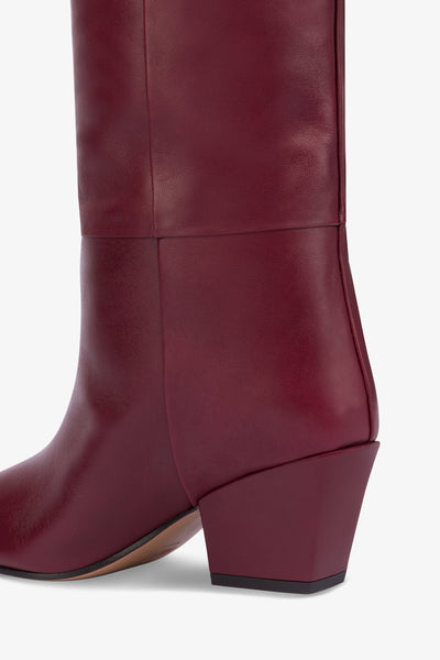 Knee-high, long pointed boot in supple rouge noir leather