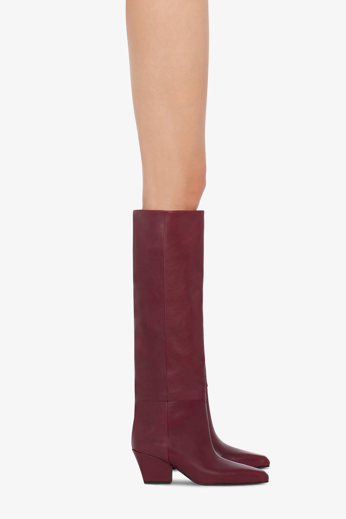 Knee-high, long pointed boot in supple rouge noir leather