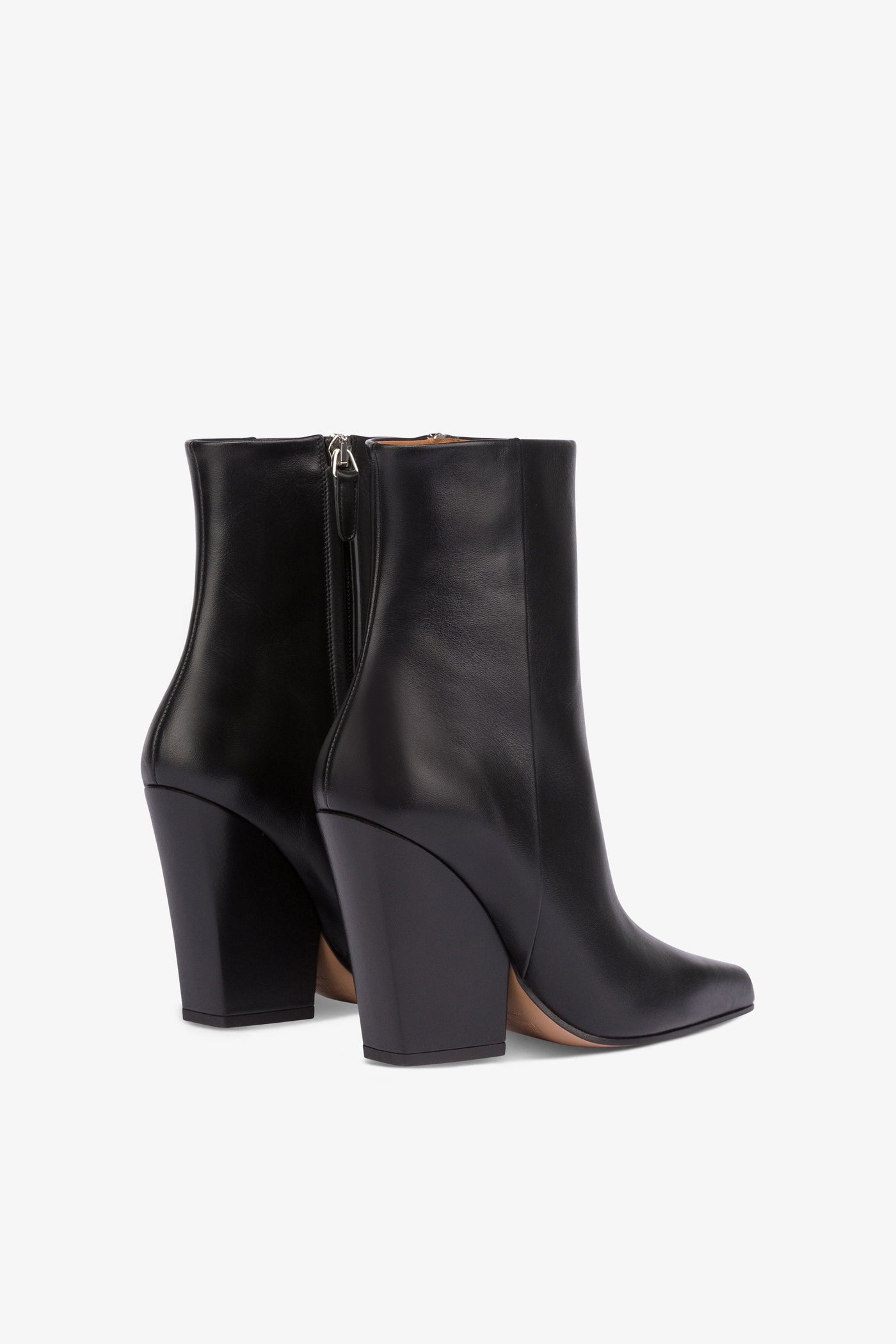 Pointed ankle boots in smooth black leather