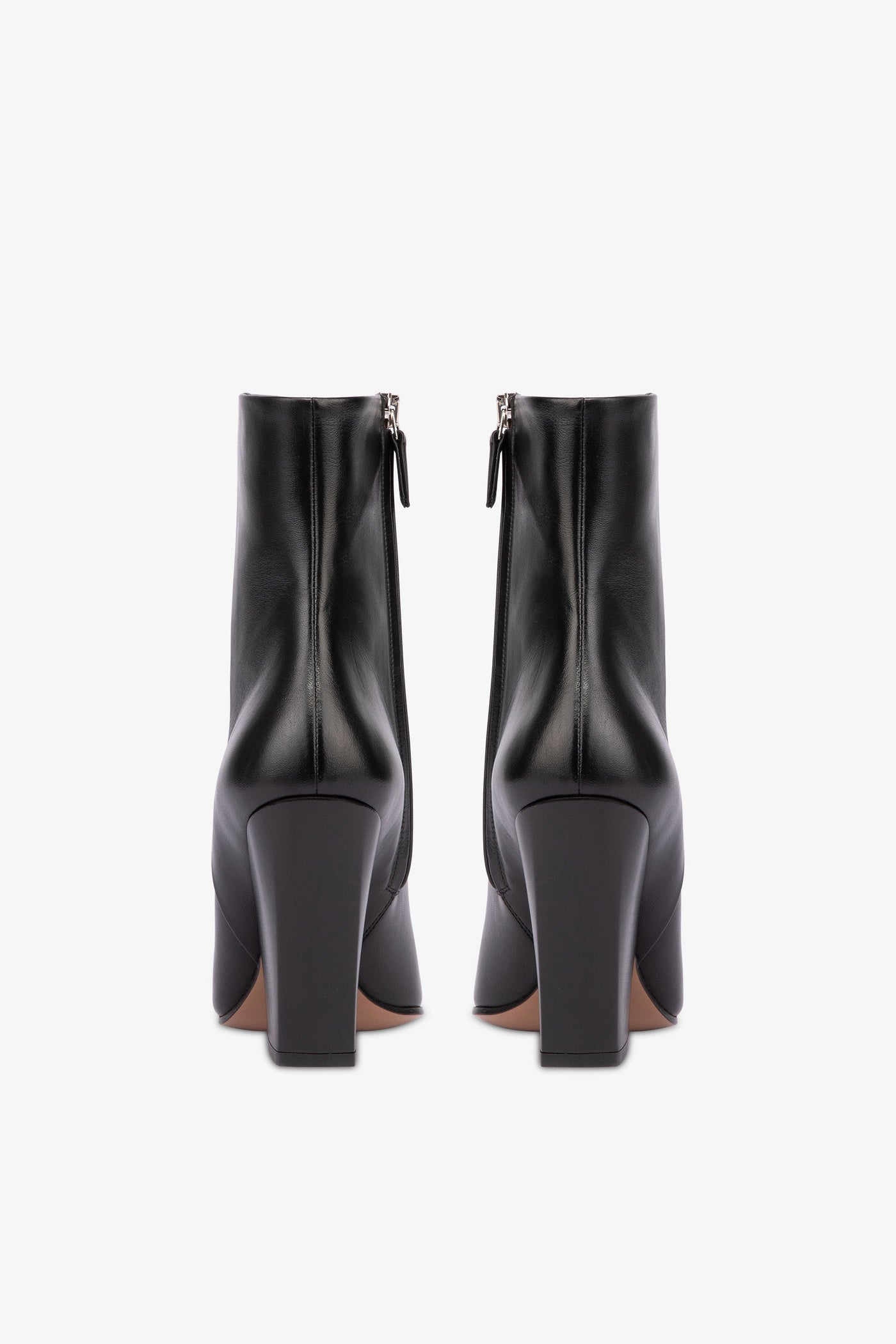 Pointed ankle boots in smooth black leather