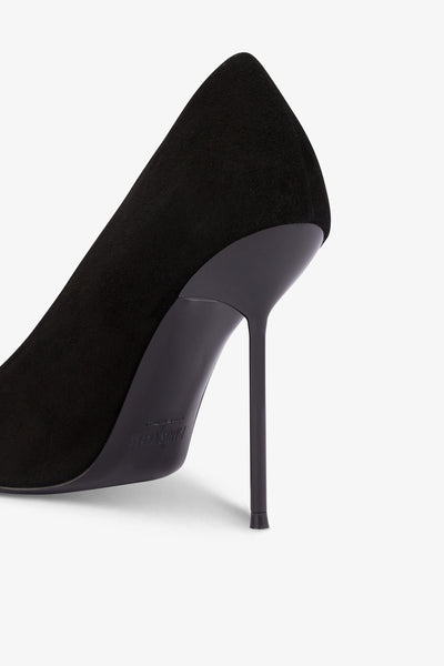 Pointed pumps in soft black suede leather