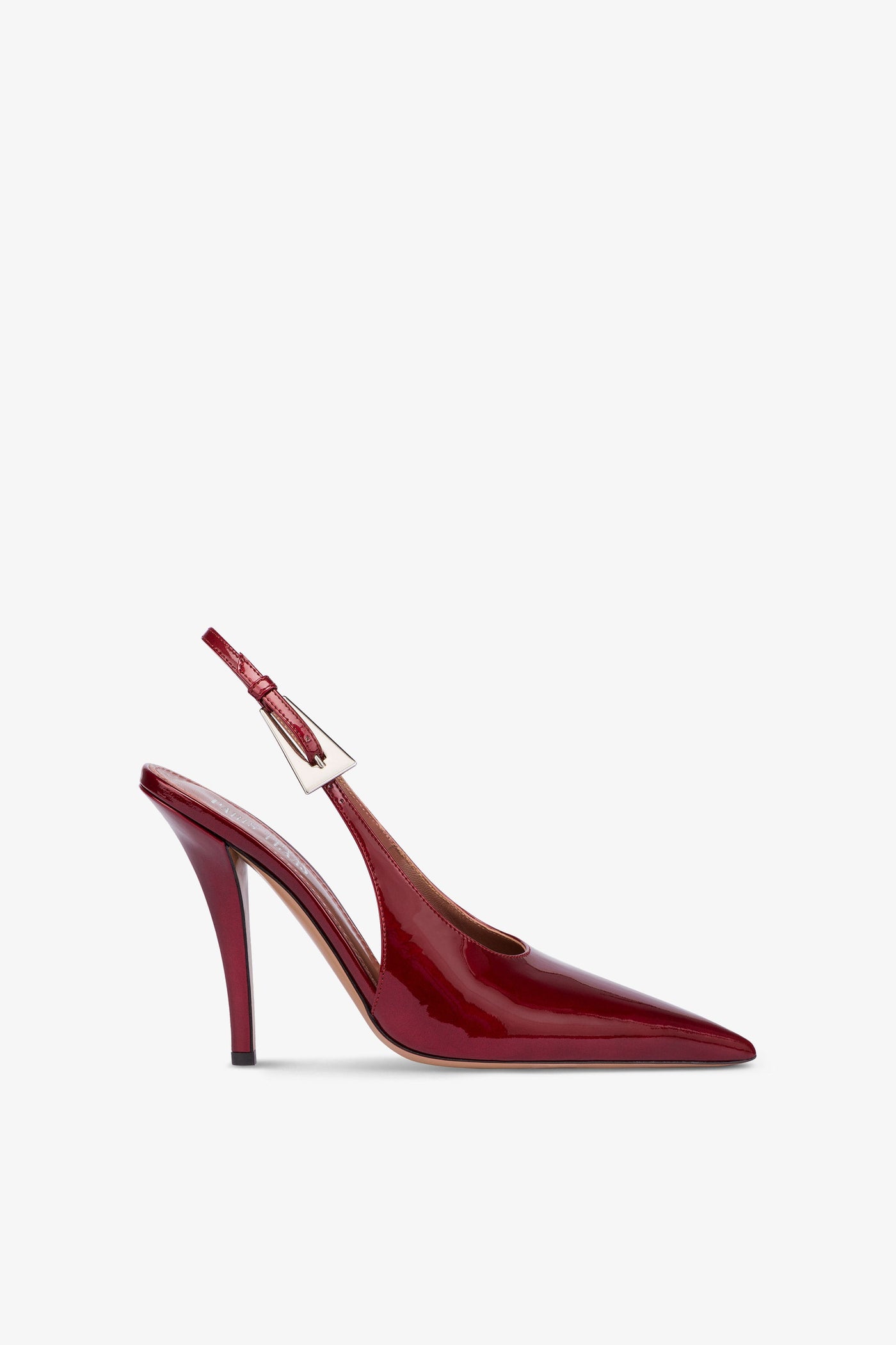 Sharp, pointed slingback pumps in patent pinot noir glossy leather