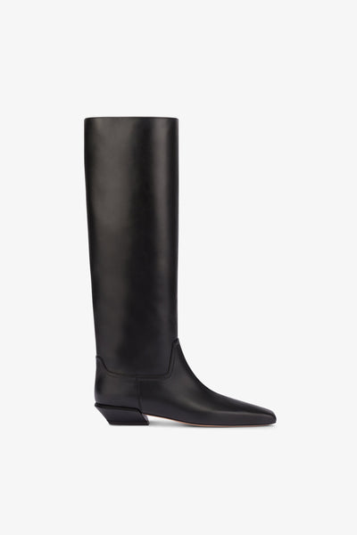 Knee-high boots in smooth black leather