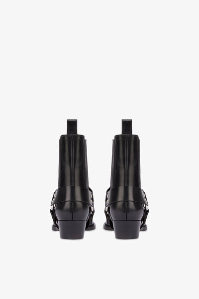 Pointed ankle boots in shiny black vintage leather