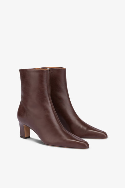 Pointed ankle boots in smooth mocha leather