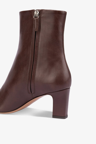 Pointed ankle boots in smooth mocha leather