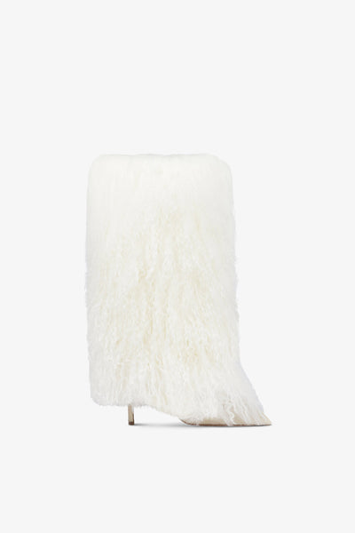 Boots in white faux fur