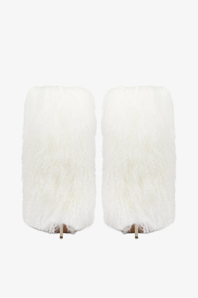 Boots in white faux fur