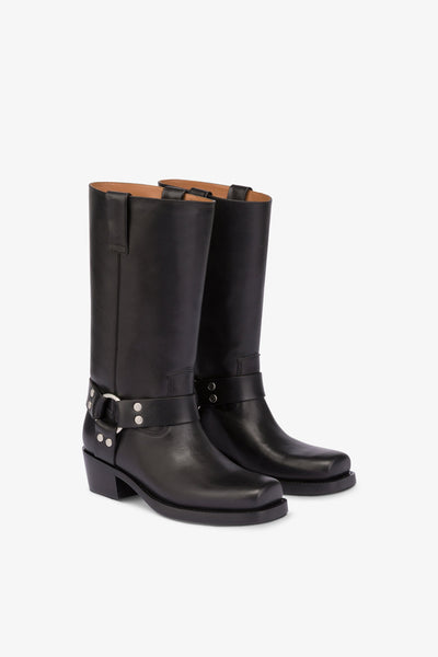 Square-toe boots in smooth black leather