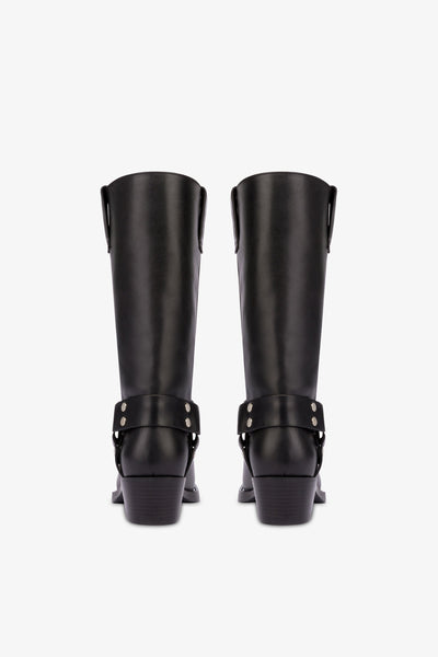 Square-toe boots in smooth black leather